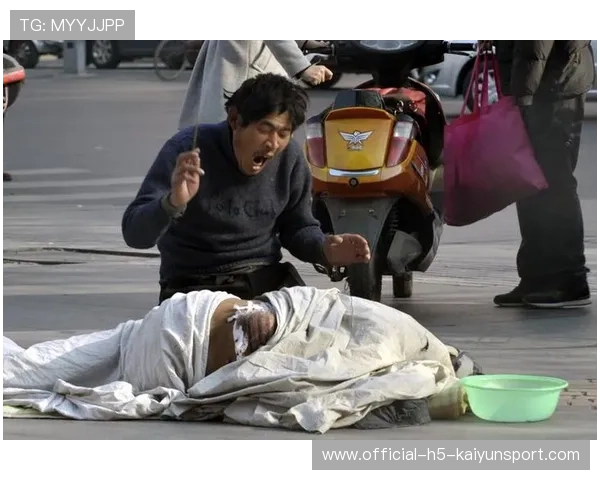 意外碰网被判失分，他直接跪地抗议